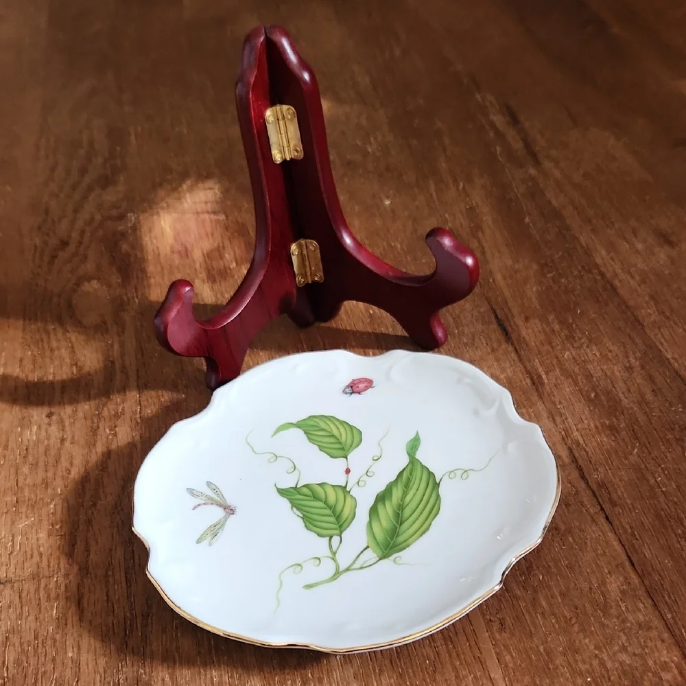 I. Godinger & Co. Decorative White and Green Porcelain Plate
